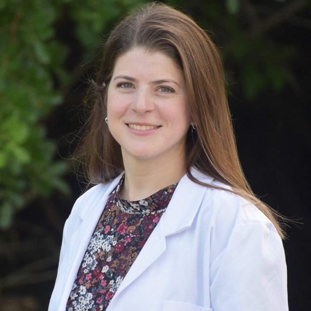Dr. Rosana Salama Bello
